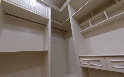   地中海衣帽间_集成墙板样板间_实拍图